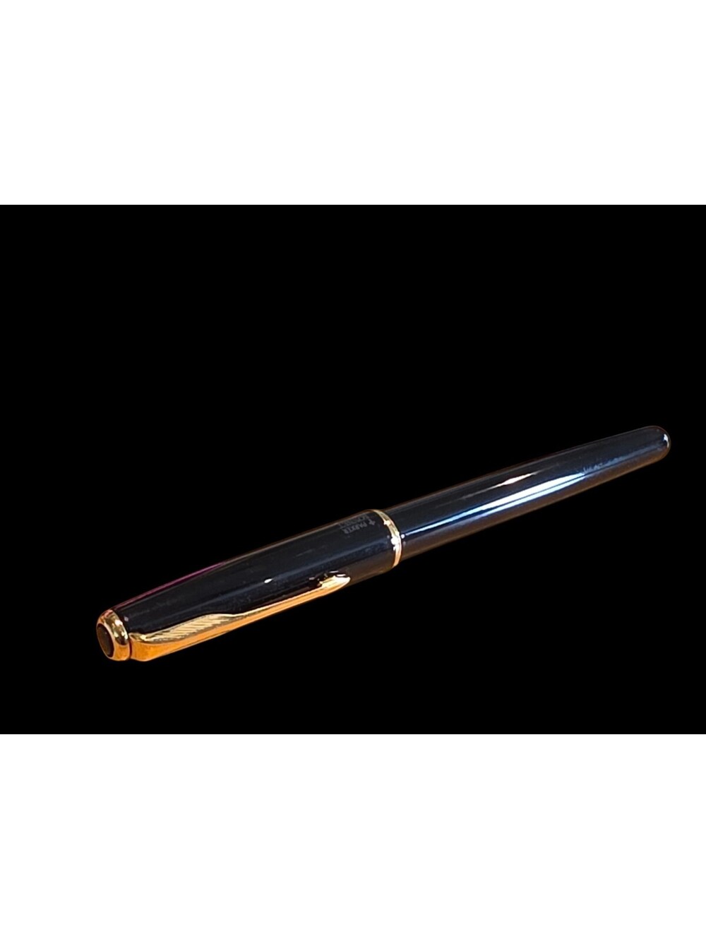 Parker Sonnet Fountain Pen: Black Lacquer, 18K Gold Nib, France Medium